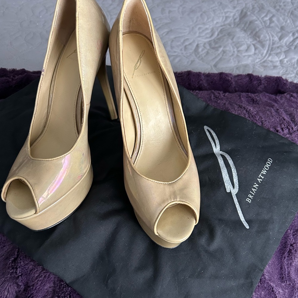 B Brian Atwood Bambola Iridescent Nude Platform 9 40 w/ Dustbag